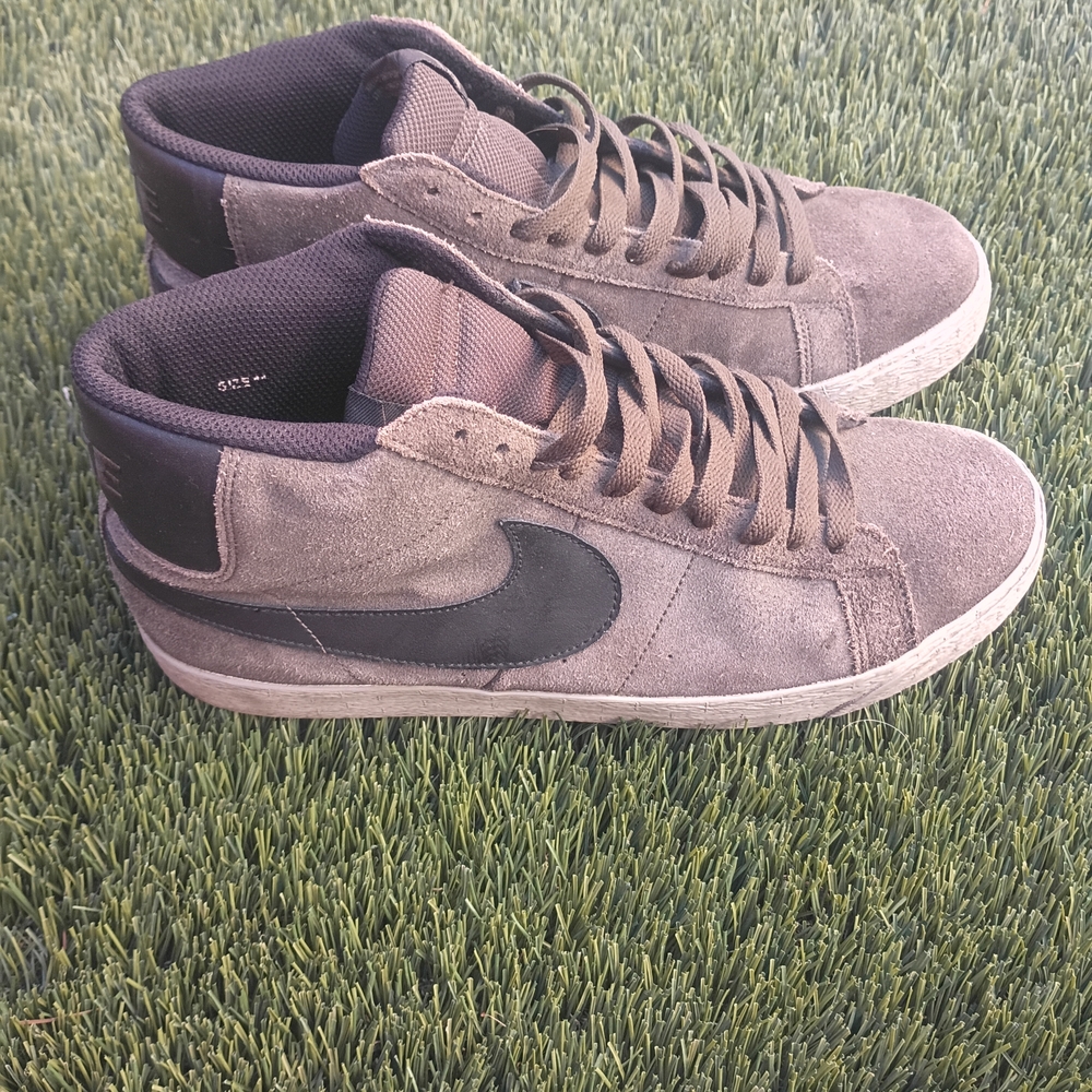 Nike Men's Black and Brown High-Top Sneakers